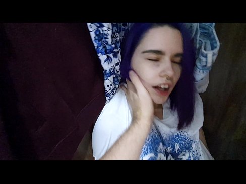 ❤️ Олоод миний эгч нь шүүгээний болон тусалсан түүний булэг ☑ Порно манайд
